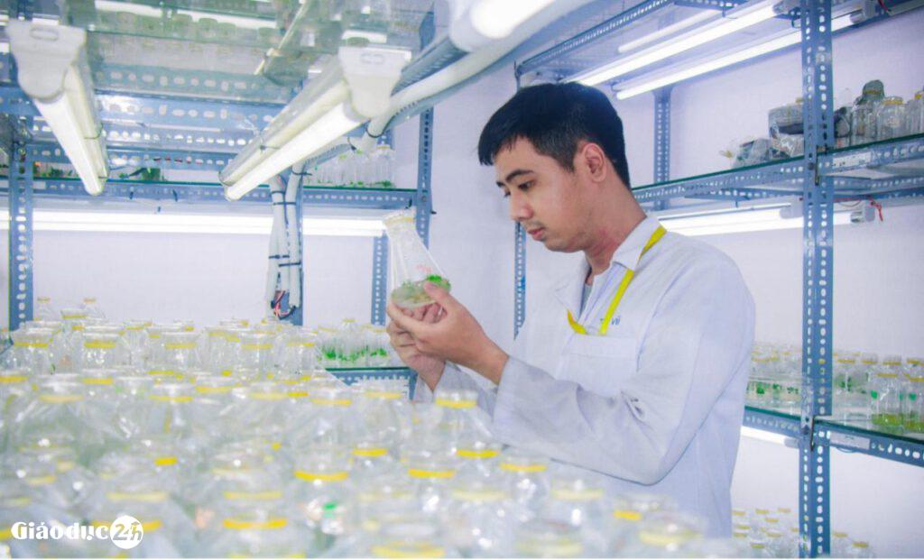 Cơ sở vật chất hiện đại, bao gồm các trung tâm thí nghiệm và thực hành